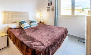 1 bedroom, iron/ironing board, bed sheets