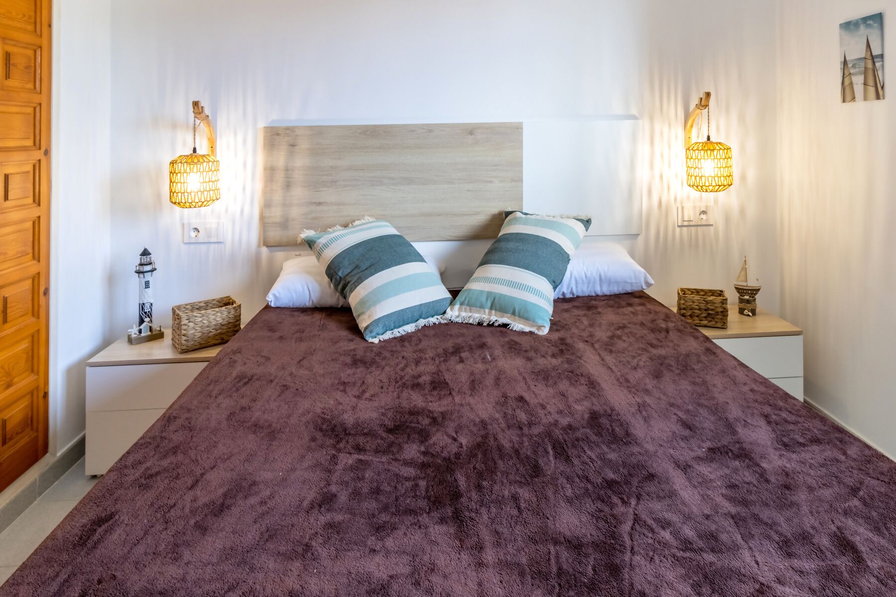 1 slaapkamer, een strijkplank/strijkijzer, beddengoed