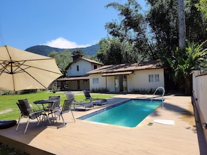 Outdoor pool, open 10:00 AM to 11:00 PM, pool loungers