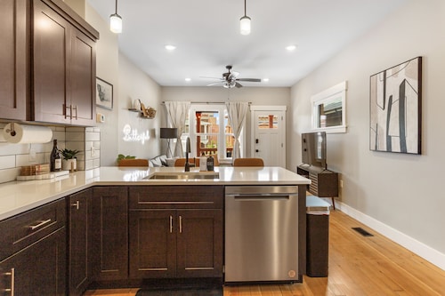 Modern condo in the heart of Uptown Butte. - Unit A