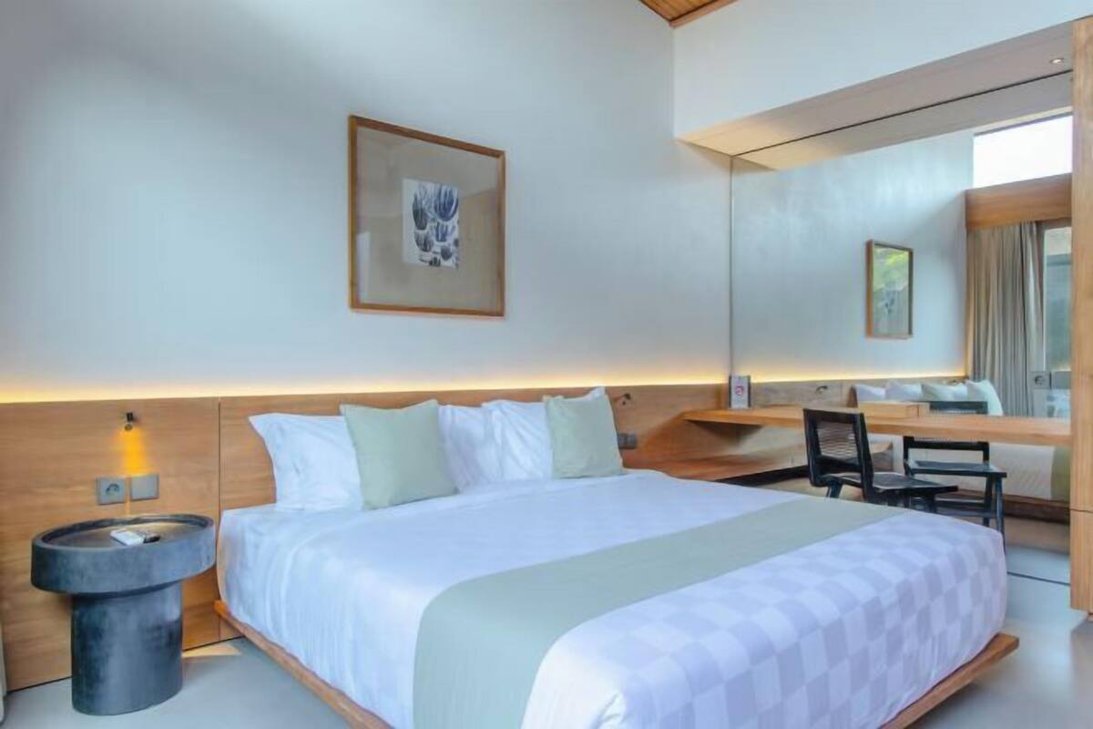 Egyptian cotton sheets, premium bedding, minibar, in-room safe