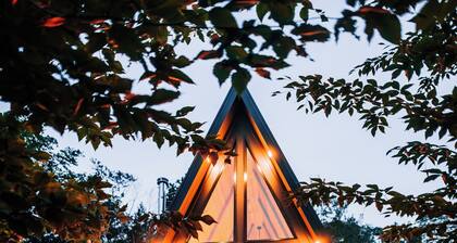 Off-Grid w/ Wood Fired Hot Tub - Modern and Cozy - 4 Kayaks Included - 90 Acres