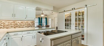 Lake house with Hot tub 4 Bedroom and 3 Bath