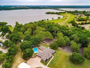 Exterior - Lake house with Hot tub 4 Bedroom and 3 Bath (Rowlett)