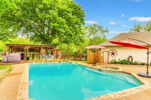 A heated pool - Lake house with Hot tub 4 Bedroom and 3 Bath (Rowlett)