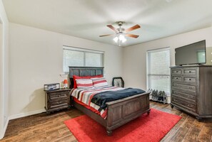 Schreibtisch, Bügeleisen/Bügelbrett, kostenloses WLAN, Bettwäsche