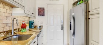 Cozy Designer Studio with Water views of Marina in Port of The Islands Naples!