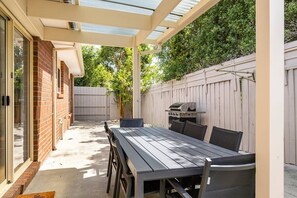 Outdoor dining - Family Beach Getaway (Rosebud)