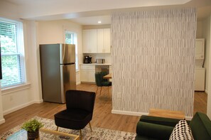 Interior - PGH Delight - 4B/3B, ALL NEW w/ Free Street Parking, Perfect for family vacation (Pittsburgh)