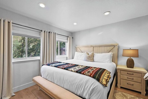 1 bedroom, travel cot, WiFi, bed sheets