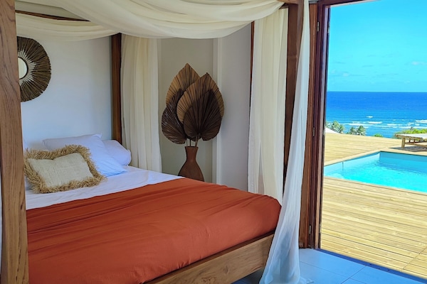 3 quartos, ferros/tábuas de passar roupa, berço de viagem