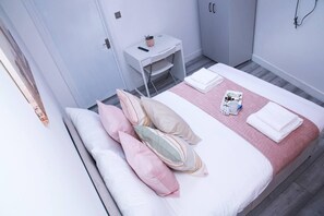 1 chambre, fer et planche à repasser, Wi-Fi, draps fournis