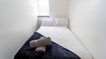 Iron/ironing board, WiFi, bed sheets