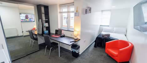 Iron/ironing board, WiFi, bed sheets