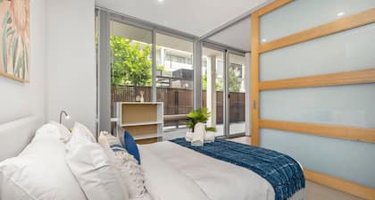 Rose - The Fringe Escape