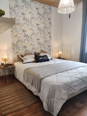 3 chambres, fer et planche à repasser, Wi-Fi, draps fournis