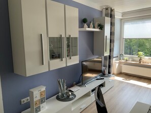 TV, DVD player, stereo - Apartment 'Fuchsenstein 44' with Balcony and Wi-Fi (Oberkreuzberg)