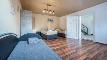 3 bedrooms, free WiFi, bed sheets