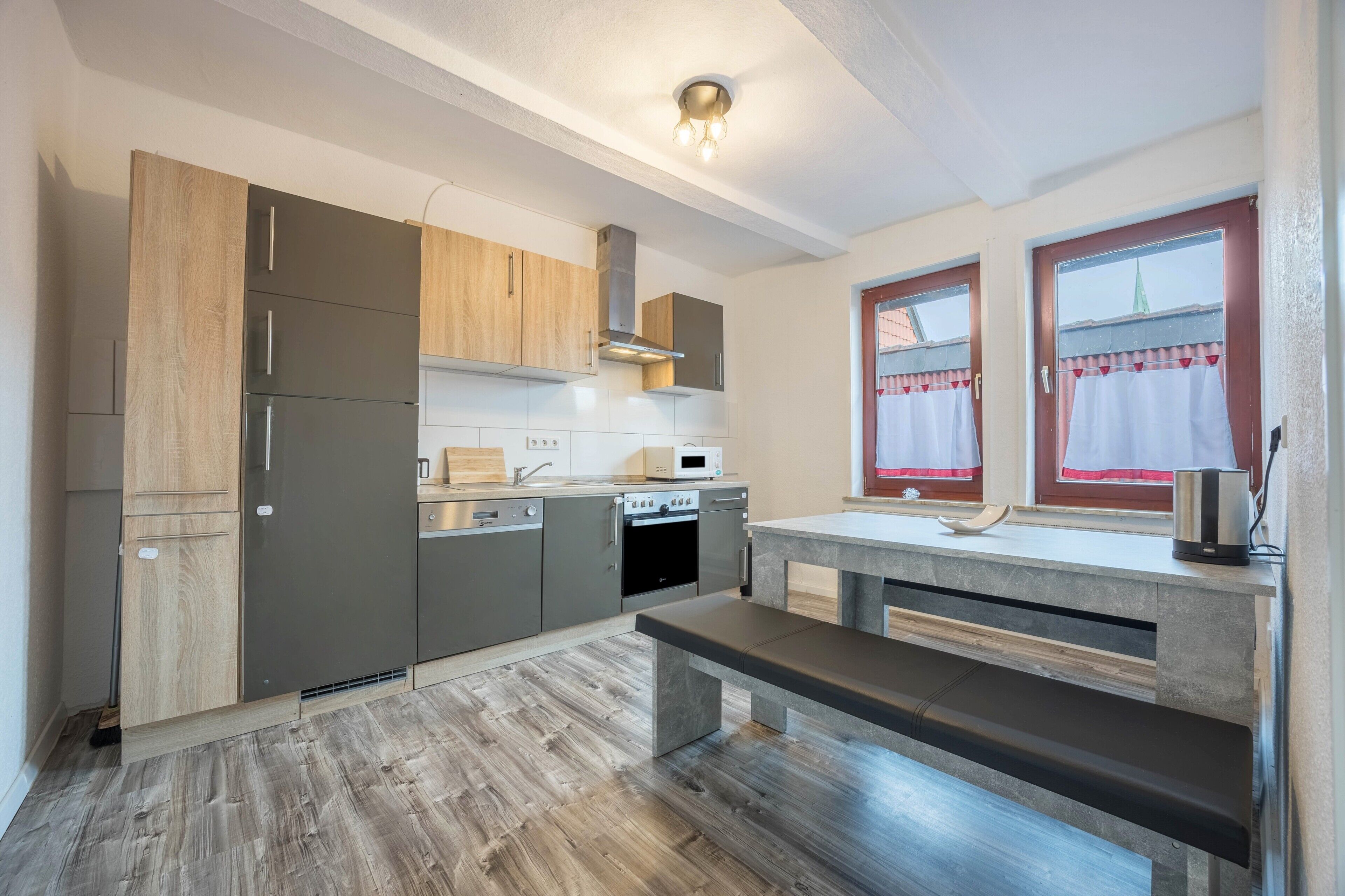 Kylskåp, mikrovågsugn, ugn och spishäll