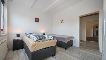 3 bedrooms, free WiFi, bed sheets