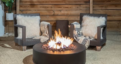 Starlit Nights Getaway w/ Soaking Tub
