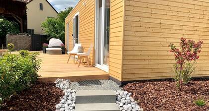Modernes 'Tiny Haus Liederbach' mit Privatterrasse, WLAN und Klimaanlage