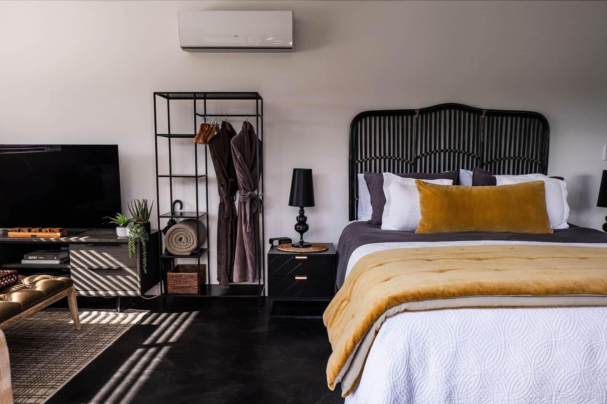 1 chambre, bureau, chambres insonorisées, fer et planche à repasser