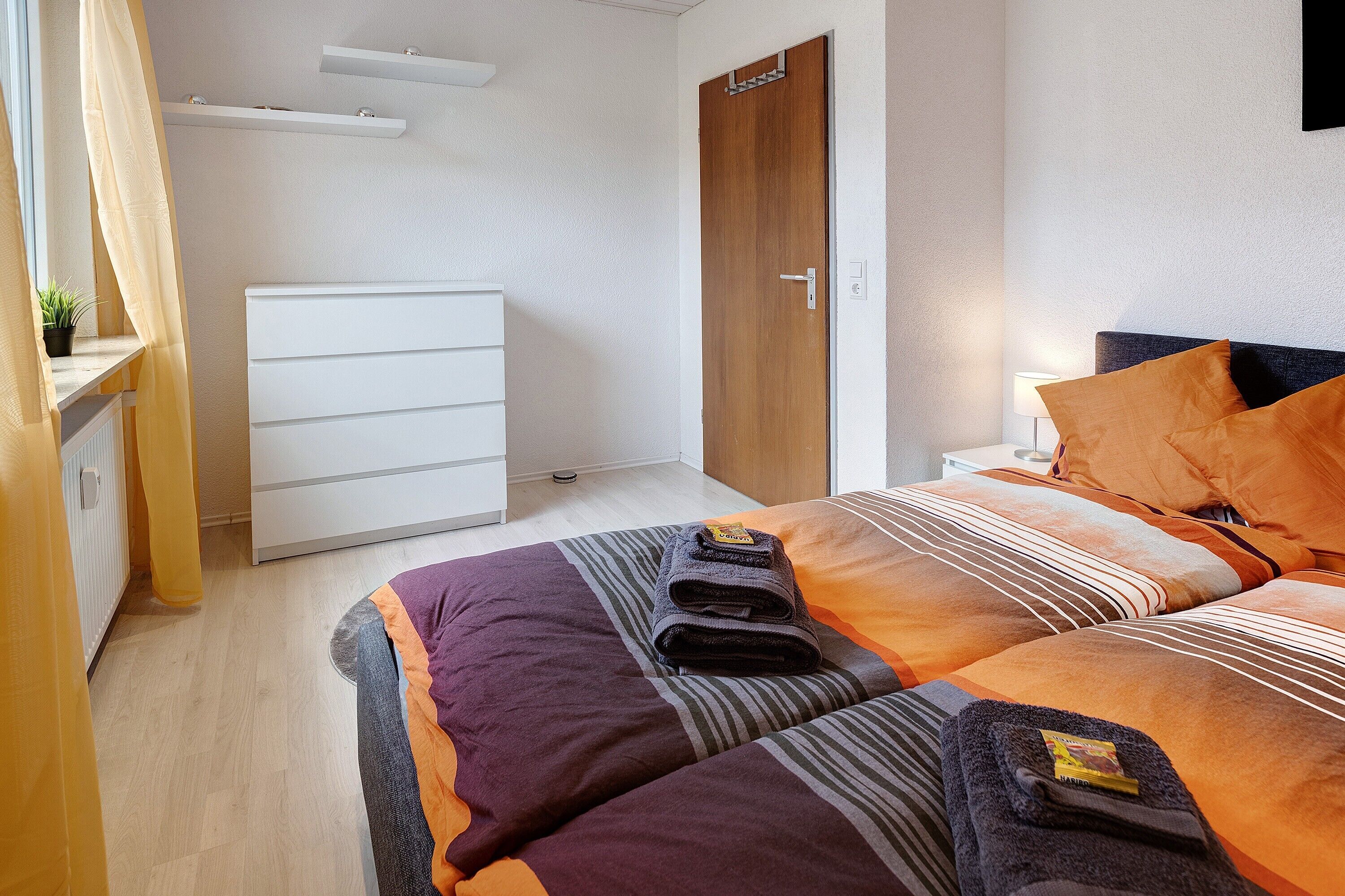 2 chambres, fer et planche à repasser, Wi-Fi gratuit, draps fournis