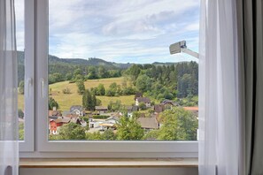 Interior - Apartment 'Sonnenblick' with Mountain View, Balcony and Wi-Fi (Lenzkirch)