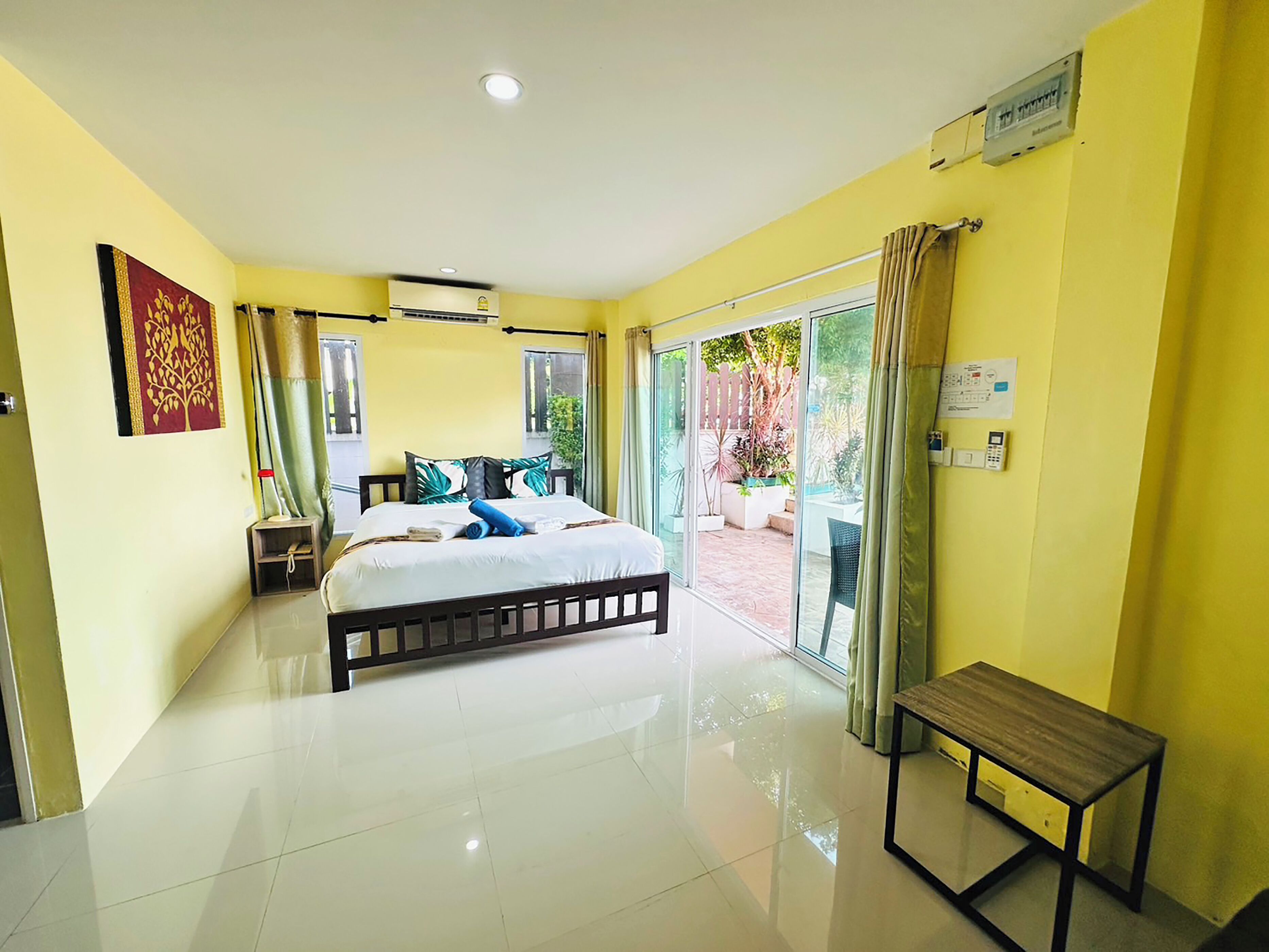 Deluxe Double Room, Pool View | Individually decorated, desk, blackout drapes, soundproofing