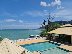 Outdoor pool - Anyavee Chom By The Sea (Krabi)