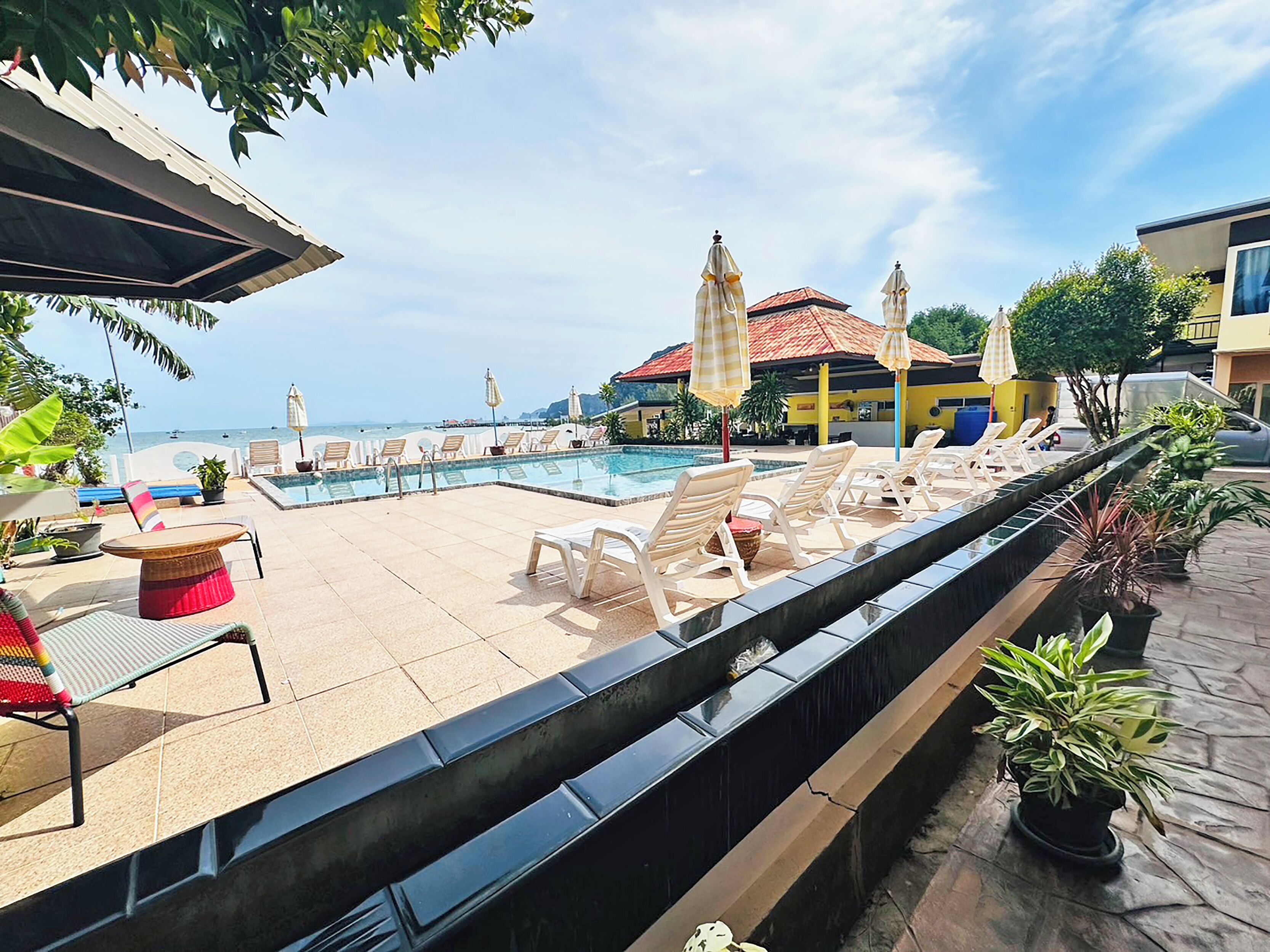 Phòng đôi Deluxe, quang cảnh hồ bơi | Hiên