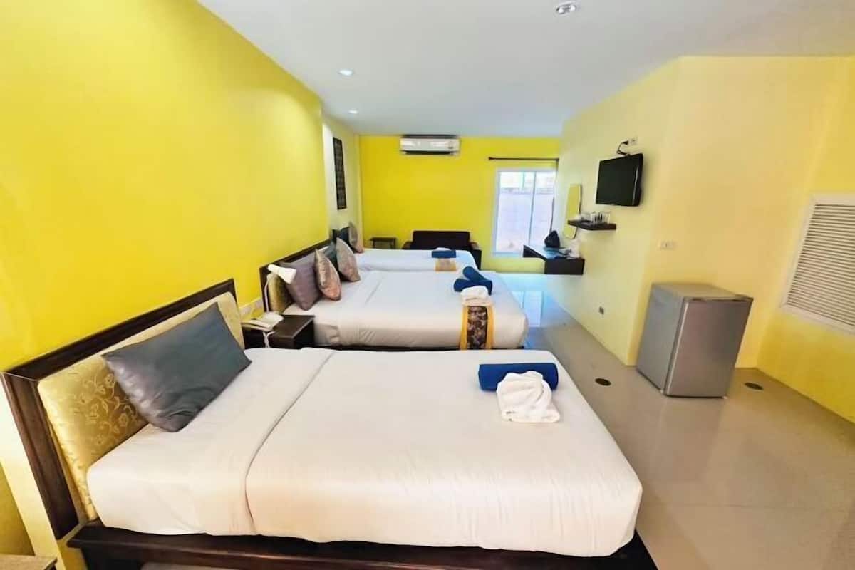 Dihias secara berasingan, meja, langsir/tirai gelap terus, kalis bunyi