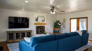 Smart TV, fireplace, computer monitors