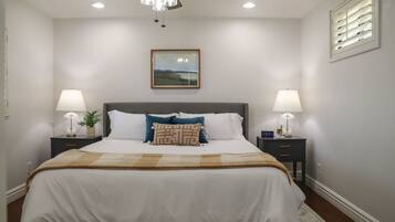 3 bedrooms, desk, iron/ironing board, travel crib