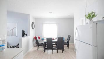 Comfort House | In-room dining