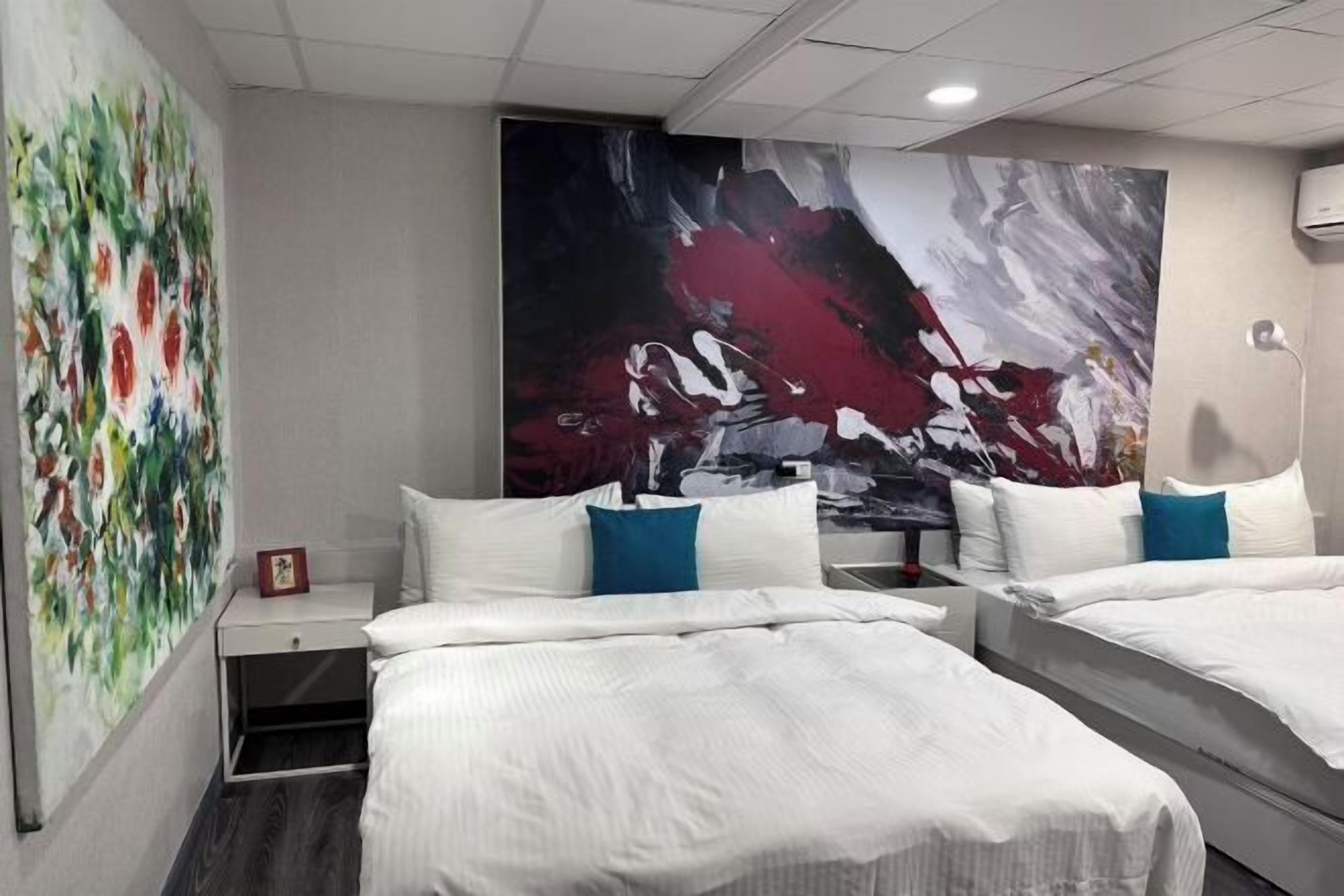 Down comforters, individually decorated, desk, free WiFi