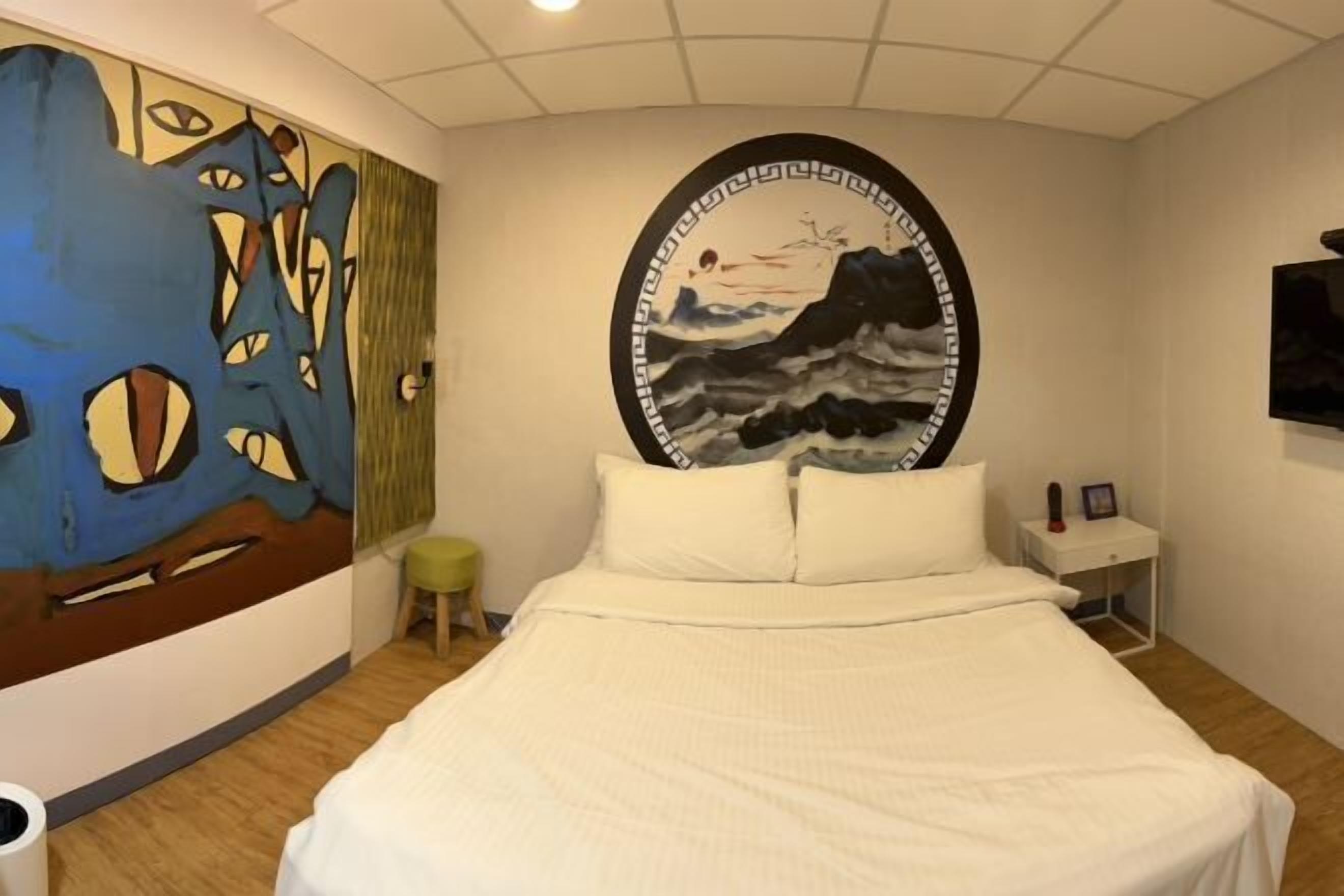 Down comforters, individually decorated, desk, free WiFi