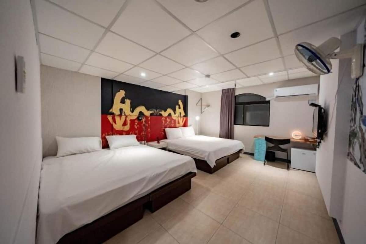 Down duvets, individually decorated, desk, free WiFi