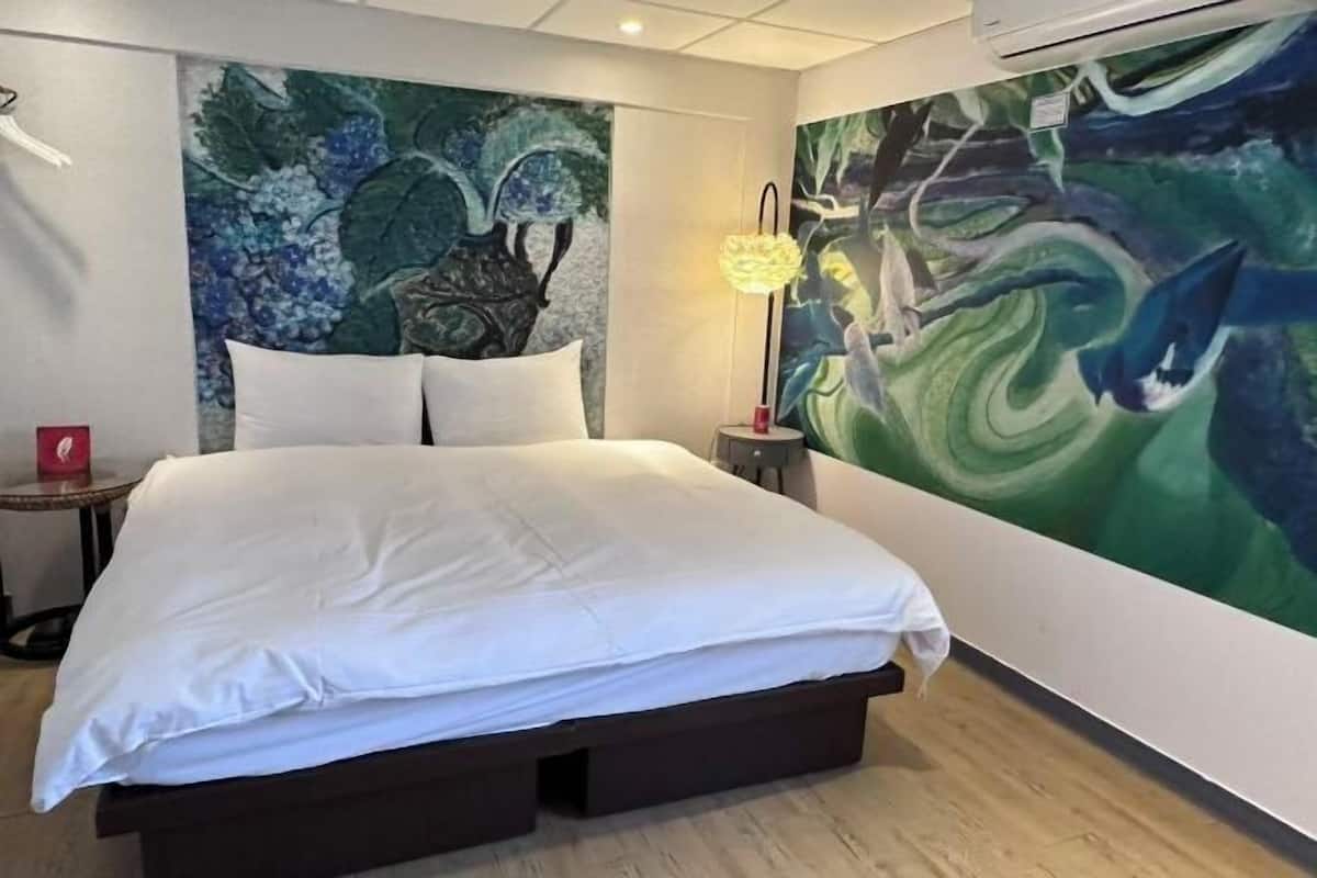 Down duvets, individually decorated, desk, free WiFi