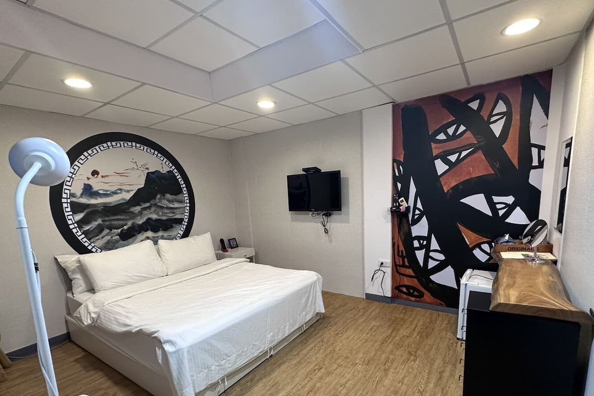Standard Double Room | 1 bedroom, down comforters, individually decorated, desk