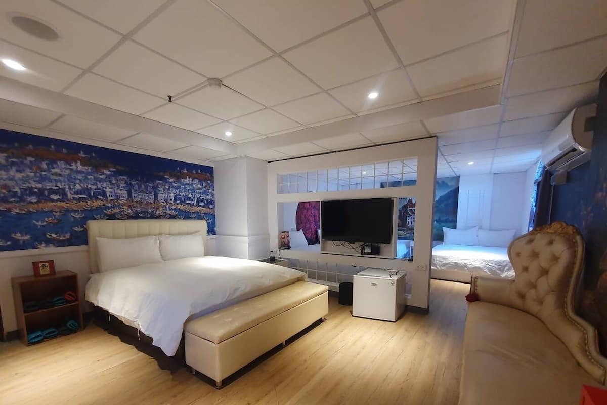 Comfort Room | 1 bedroom, down comforters, individually decorated, desk