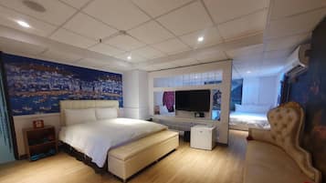 Comfort Room | Down duvets, individually decorated, desk, free WiFi