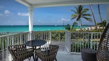 Zimmer, 1 King-Bett und Schlafsofa, Meerblick, Strandnähe | 1 Schlafzimmer, Bettwäsche aus ägyptischer Baumwolle