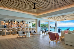 2 ห้องอาหาร, บริการอาหารเช้า อาหารกลางวัน อาหารเย็น, อาหารแคริบเบียน