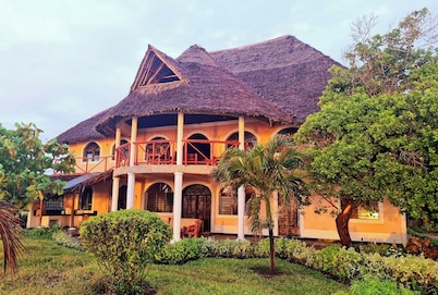 38m2 Turtle Suite in a 560 m2 Villa, Indian Ocean View