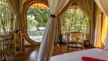 1 bedroom, bed sheets