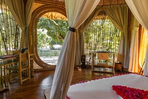 1 bedroom, bed sheets