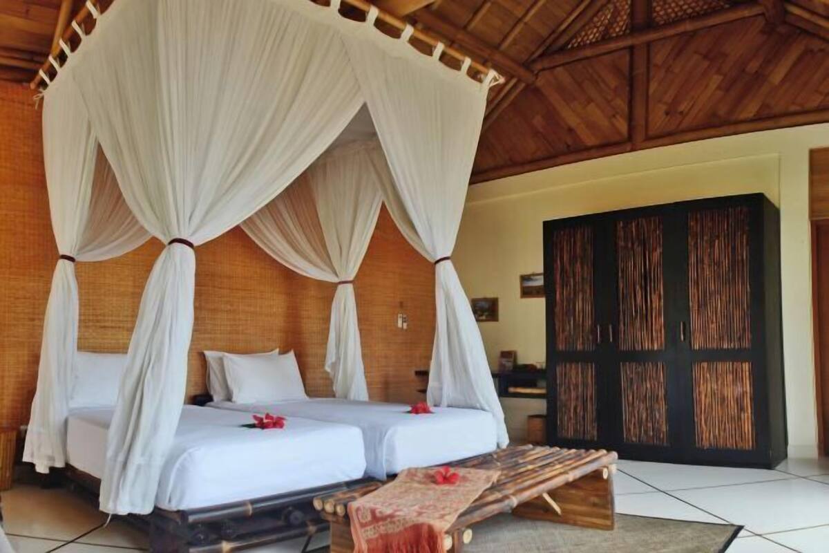1 bedroom, bed sheets