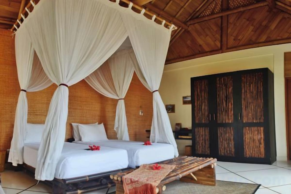 1 bedroom, bed sheets